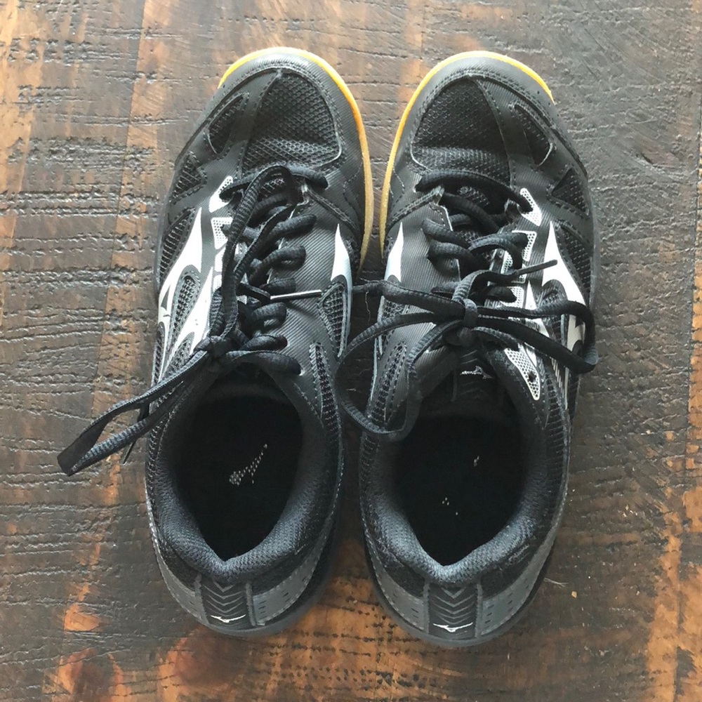 Mizuno women’s volleyball shoes
